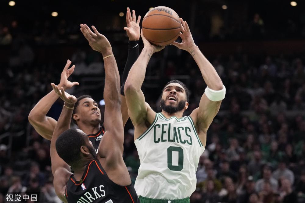 时表现出极 时表现出极